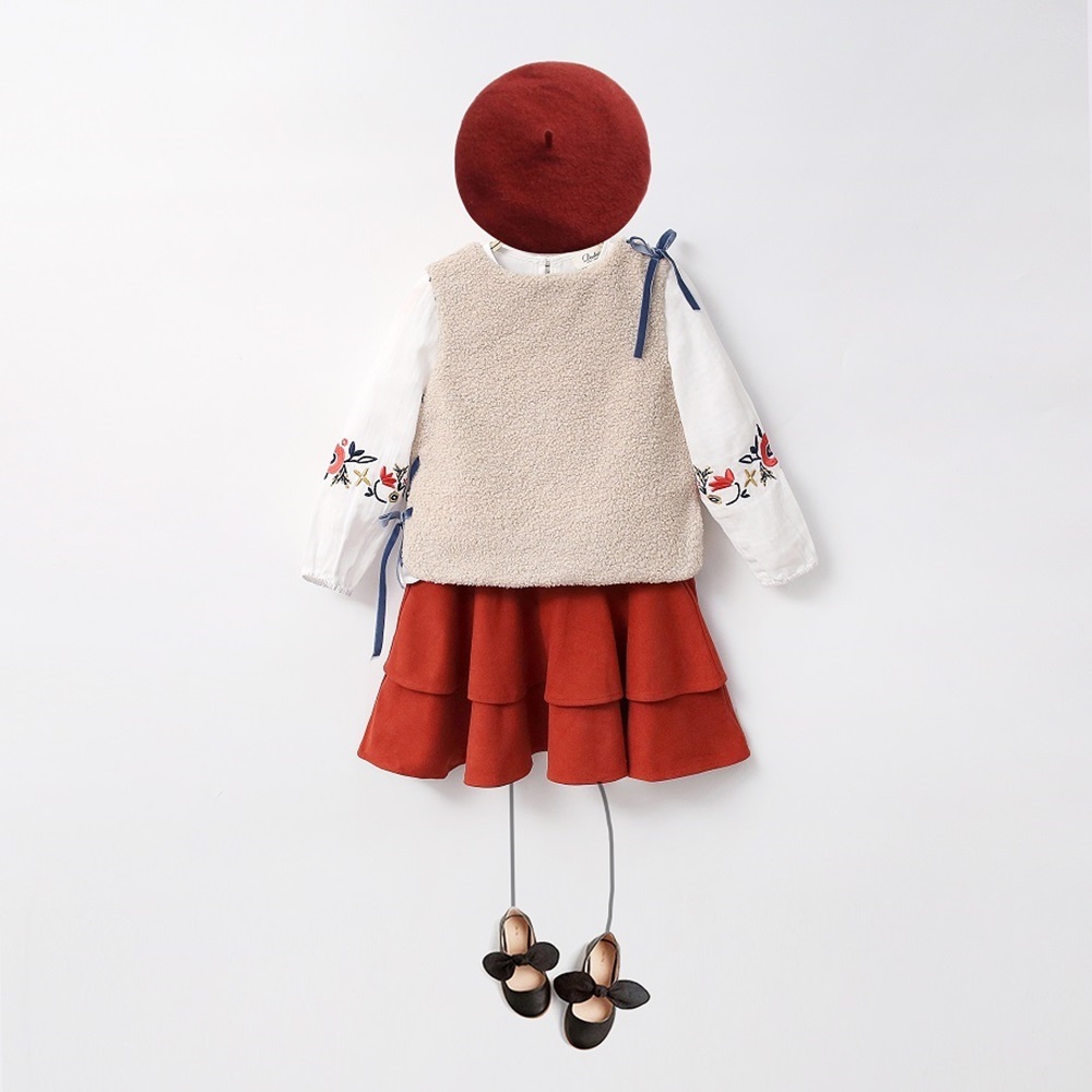 Imagen de LOOK Boho falda roja-chaleco