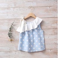 Imagen de Blusa niña hortensia de lunares asimétrica con volante