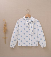 Imagen de Blusa de niña de estampado de lunares con lazo