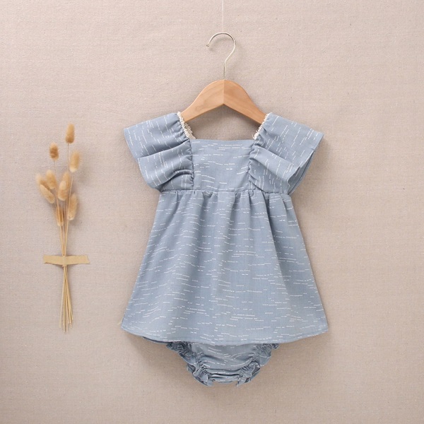 Imagen de Vestido con cubrepañal de bebé niña de color azul