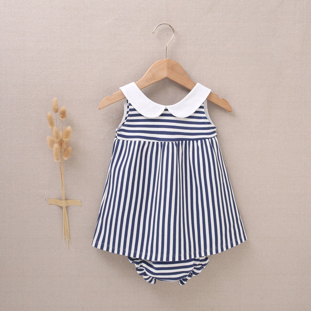 Imagen de Vestido con cubrepañal marinero de bebé niña en rayas blancas y azul marino
