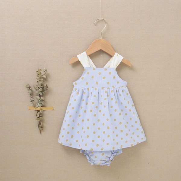 Imagen de Vestido con cubrepañal de bebé niña azul con estampado de lunares