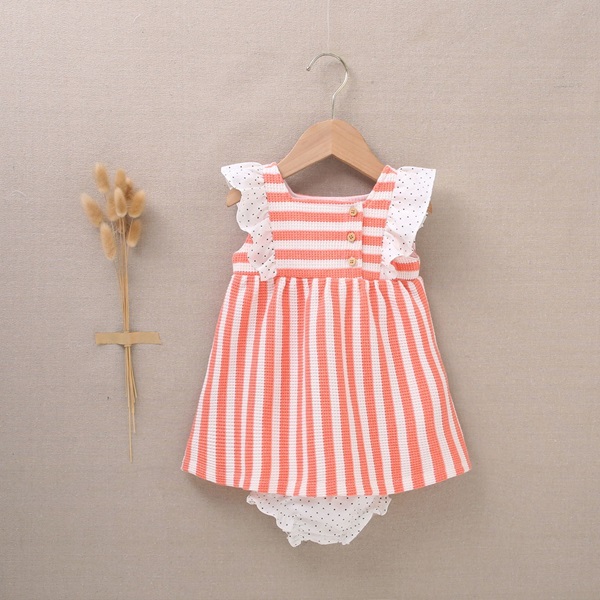 Imagen de Vestido con cubrepañal de bebé niña de rayas coral y blancas