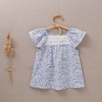 Imagen de Blusa de niña estampada con flor Liberty en tonos azules
