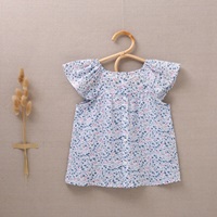 Imagen de Blusa de niña estampada con flor Liberty en tonos azules