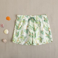 Imagen de Bañador de niño en color verde con estampado de cintura elástica y cordón de color verde 