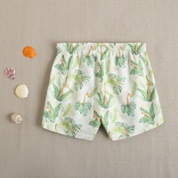 Imagen de Bañador de niño en color verde con estampado de cintura elástica y cordón de color verde 
