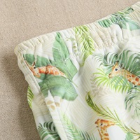Imagen de Bañador de niño en color verde con estampado de cintura elástica y cordón de color verde 