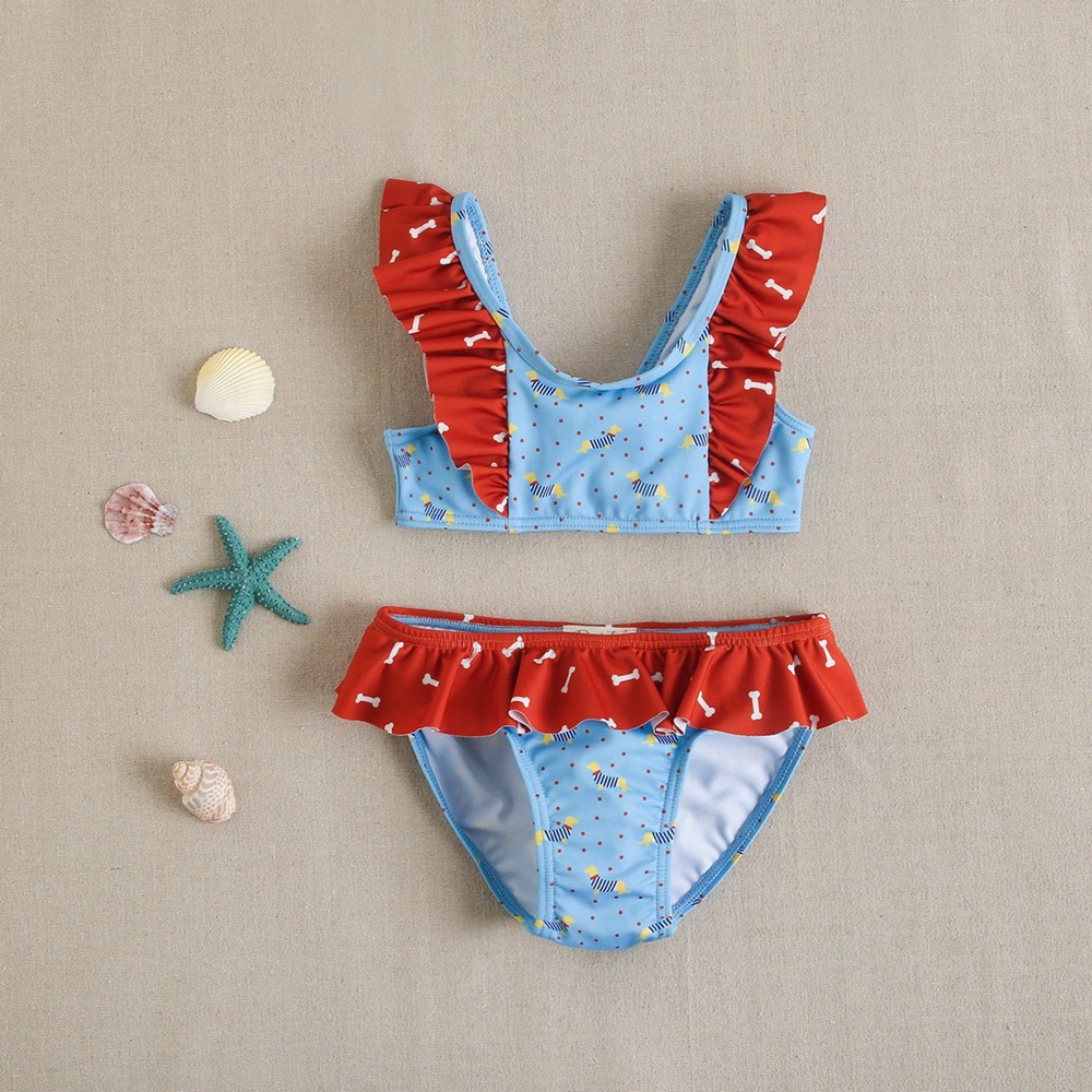 Imagen de Bikini de niña en color azul con volante rojo estampado 