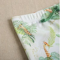 Imagen de Bañador bóxer de bebé niño en color verde con estampado y cordón elástico de color verde 
