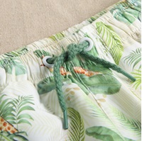 Imagen de Bañador de niño en color verde con estampado de cintura elástica y cordón de color verde 