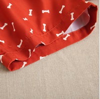 Imagen de Bañador de niño en color rojo estampado de cintura elástica y cordón de color blanco 