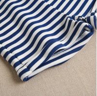 Imagen de Peto marinero de bebé en rayas blancas y azul marino