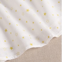 Imagen de Blusa teen blanca con estampado de estrellas amarillas