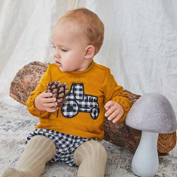 Imagen de Conjunto de bebé niño de jersey con bordado y pololo de cuadros vichy