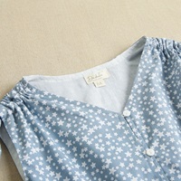 Imagen de Blusa teen azul grisacéo con estrellas en blanco