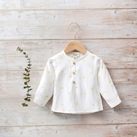 Imagen de Camisa bebé niño con estampado de palmeras y botones de madera