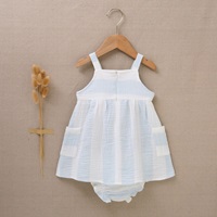 Imagen de Vestido con cubrepañal de bebé niña en bambula de rayas blancas y azul cielo