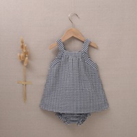 Imagen de Vestido de bebé niña con cubrepañal en cuadros Vichy blancos y negros