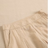 Imagen de Pantalón de niña largo, en satén, color beige-dorado