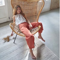Imagen de Pantalón de niña largo en satén en color cobre rojizo