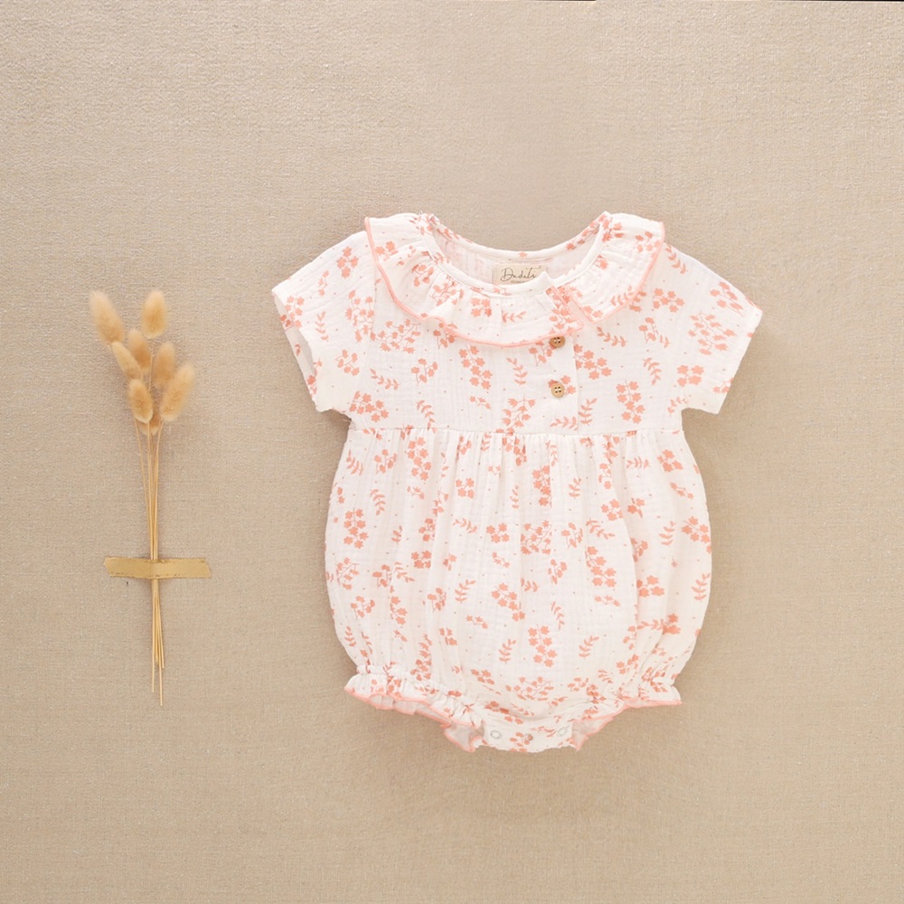 Imagen de Ranita de bebé niña en blanca con estampado de ramitas rosas