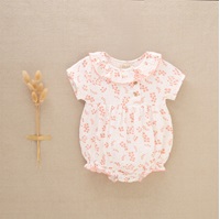 Imagen de Ranita de bebé niña en blanca con estampado de ramitas rosas