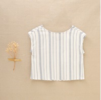 Imagen de Blusa de niña sin mangas en rayas azules y blancas