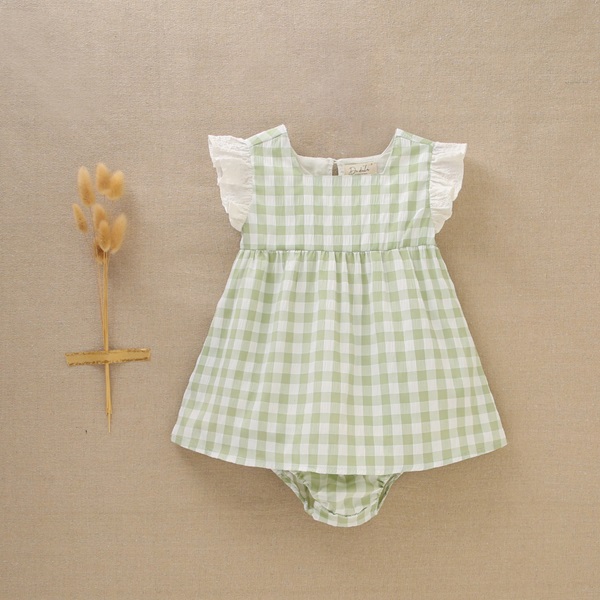 Imagen de Vestido de bebé niña estilo jesusito en cuadros vichy verdes y blancos