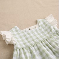 Imagen de Vestido de bebé niña estilo jesusito en cuadros vichy verdes y blancos