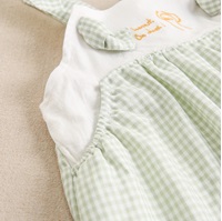 Imagen de Vestido de bebé niña en cuadros vichy verdes y blancos