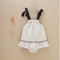 Imagen de Vestido jesusito para bebé niña con cruadros blancos y negros