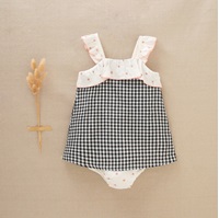Imagen de Vestido sin magas para bebé niña en cuadros vichy negros y blancos
