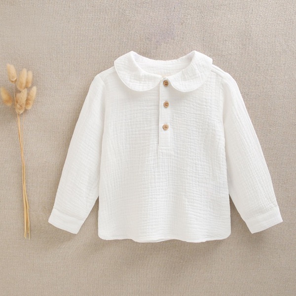 Imagen de Camisa de bebé niño con cuello de bebé en muselina de color blanco y botones madera