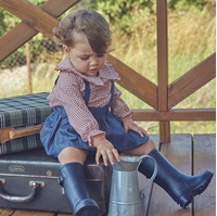 Imagen de Ranita de bebé niña en color vaquero con tirantes y botones madera