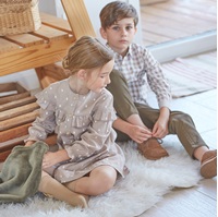 Imagen de Camisa niño cuadros marrón y blanco con cuello clásico