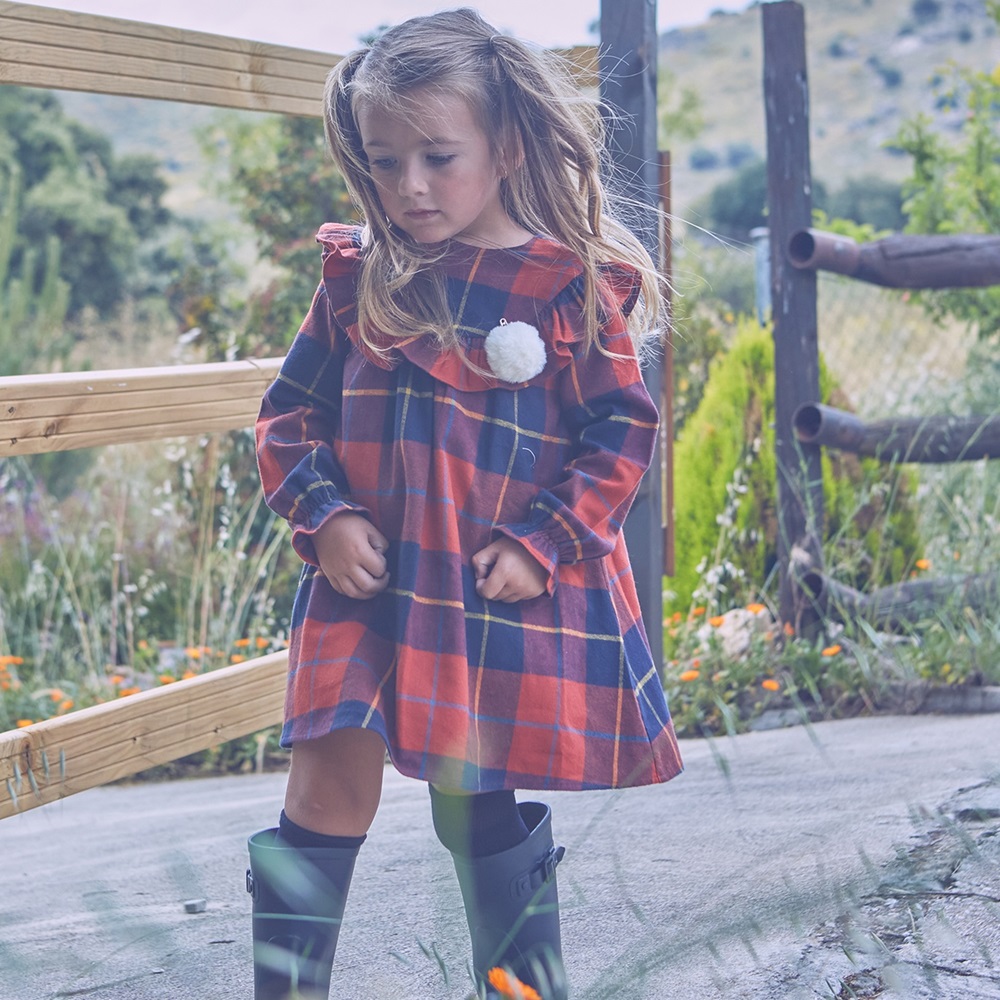 Imagen de Vestido de niña de cuadros tartán rojos y azules con pompón