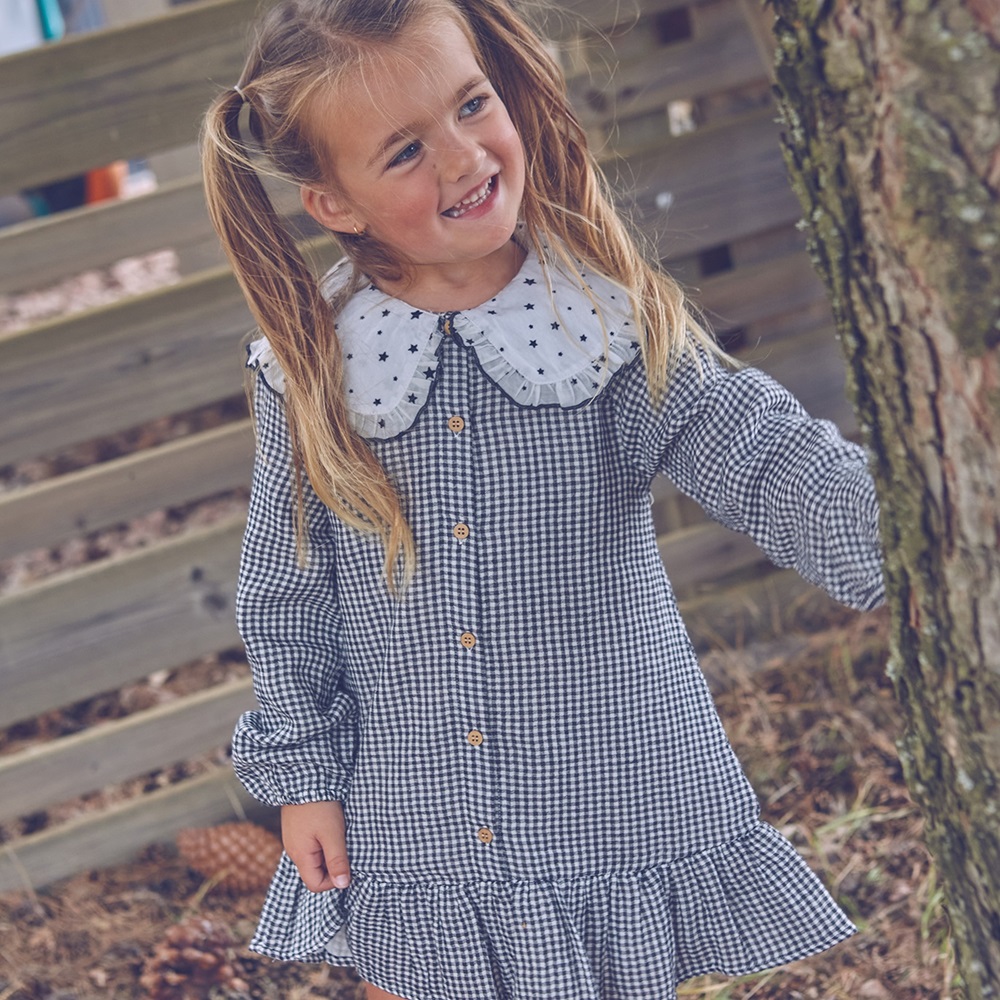 Imagen de Vestido de  niña cuadros vichy negro y blanco cuello peter pan de estrellas