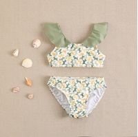 Imagen de Bikini de niña con estampado de camuflaje en mostaza y verdes