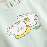 Imagen de Camiseta verde para bebé niña con dibujo de tazas