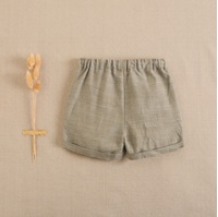 Imagen de Short corto de niño en lino en color verde