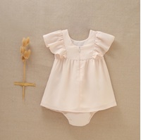 Imagen de Vestido de bebé niña estilo jesusito en gasa en color beige