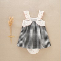 Imagen de Vestido sin magas para bebé niña en cuadros vichy negros y blancos