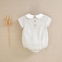 Imagen de Ranita de bebé niño con rayas blancas y grises