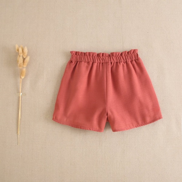 Imagen de Short de niña color coral con cintura elástica