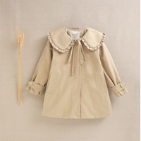 Imagen de Gabardina niña beige con cuello peter pan