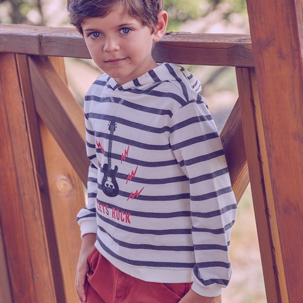 Imagen de Sudadera de niño con capucha de rayas gris y blanco 