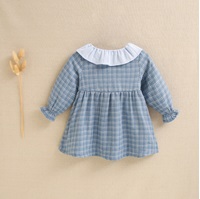 Imagen de Vestido de bebé niña cuadros azul y blanco con cuello volante en azul claro