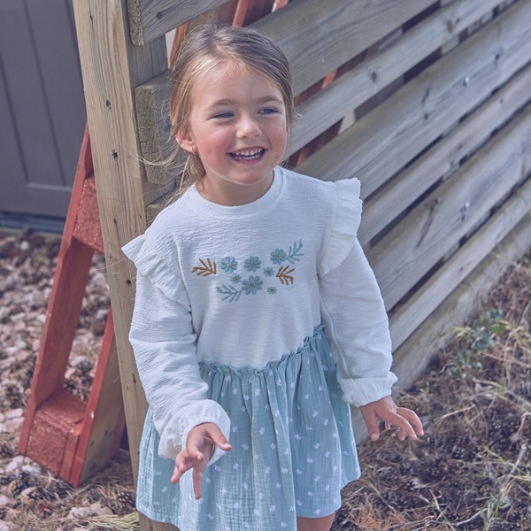 Imagen de Vestido de niña dos piezas crudo con falda verde de bambula