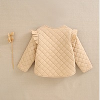 Imagen de Chaqueta de niña acolchada en color camel